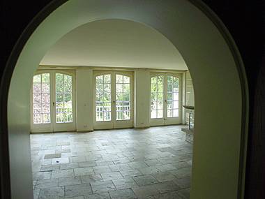 grossz&uuml;giger Wohnraum